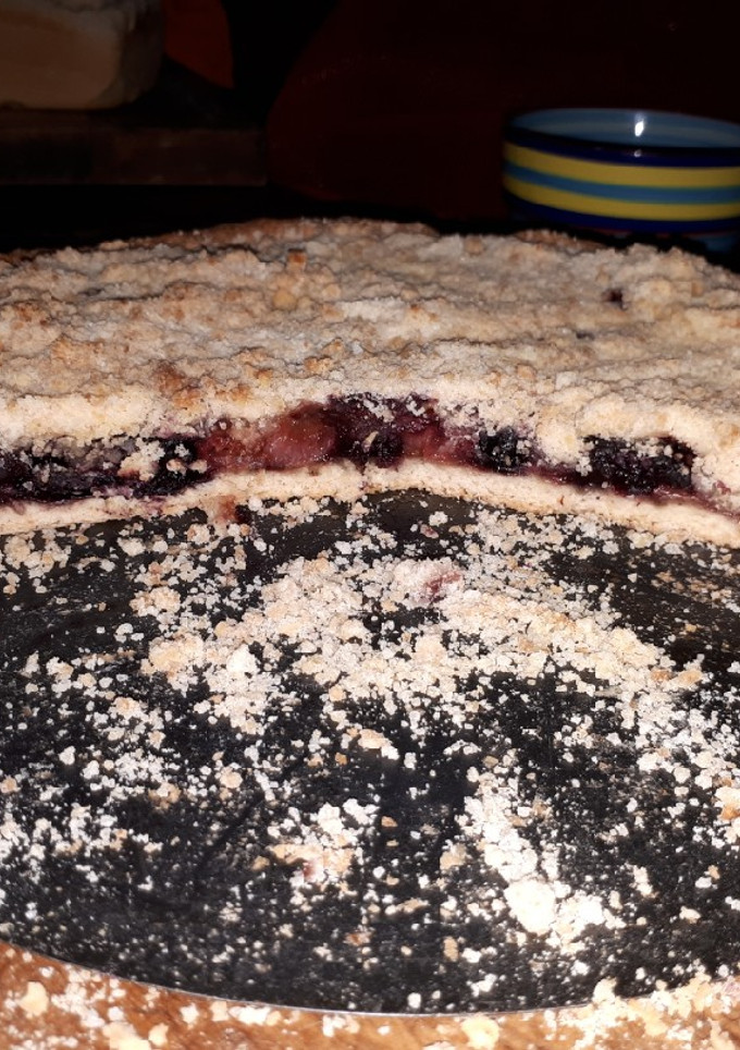 Una foto de Kuchen de cerezas negras y rojas
