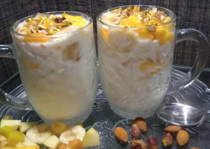 Recipe of Quick Yoghurt Nuts and fruit for breakfast