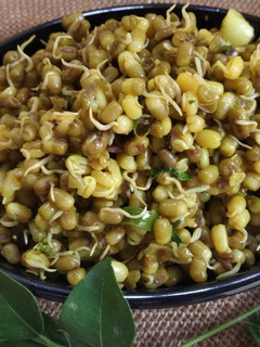 ફણગાવેલા મગ નુ શાક (Sprout Moong Sabji Recipe In Gujarati) રેસીપી મુખ્ય ફોટો