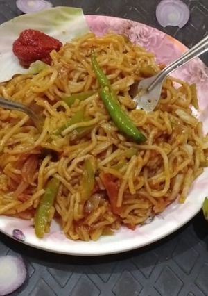 वेज चाउमिन(Veg Chowmein recipe in hindi) रेसिपी मुख्य फोटो