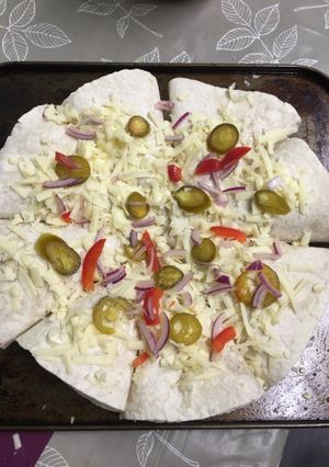 A picture of Tortilla cone pizza.