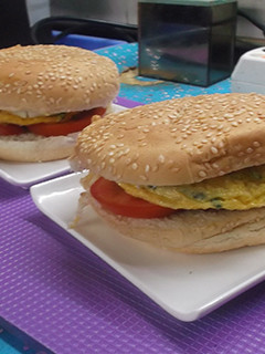 Una foto de Hamburguesa de tortilla de espárragos