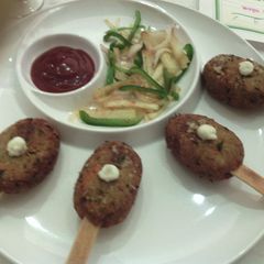 A picture of Cheesy Veggie Lollipops.