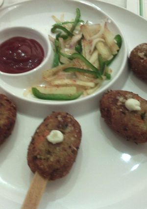 A picture of Cheesy Veggie Lollipops.