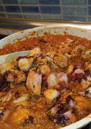 Una foto de Arroz con pulpo y gambón