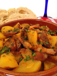 Una foto de Patatas con níscalos🥔🍄🍲