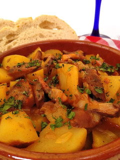 Una foto de Patatas con níscalos🥔🍄🍲