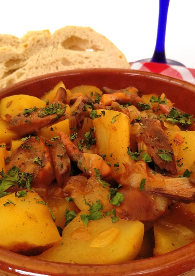 Una foto de Patatas con níscalos🥔🍄🍲