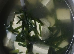 Hình của món Canh hẹ đậu hũ trắng.