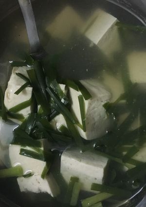 Hình của món Canh hẹ đậu hũ trắng.