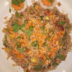 A picture of Schezwan rice.
