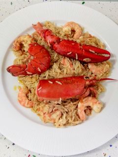 Una foto de Arroz meloso con bogavante y langostinos