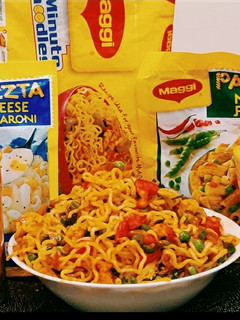 मैगी मसाला नूडल्स(Maggi masala noodels recipe in Hindi) रेसिपी मुख्य फोटो