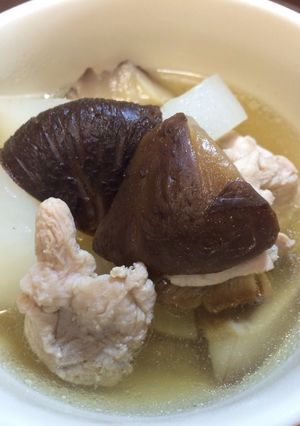 A picture of #3 Japanese Radish and W Shiitake mushroom soup.