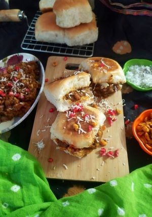 દાબેલી (Dabeli Recipe In Gujarati) રેસીપી મુખ્ય ફોટો