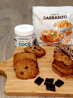 Una foto de Galletas de harina de garbanzos, avena y pepitas de chocolate 🍪