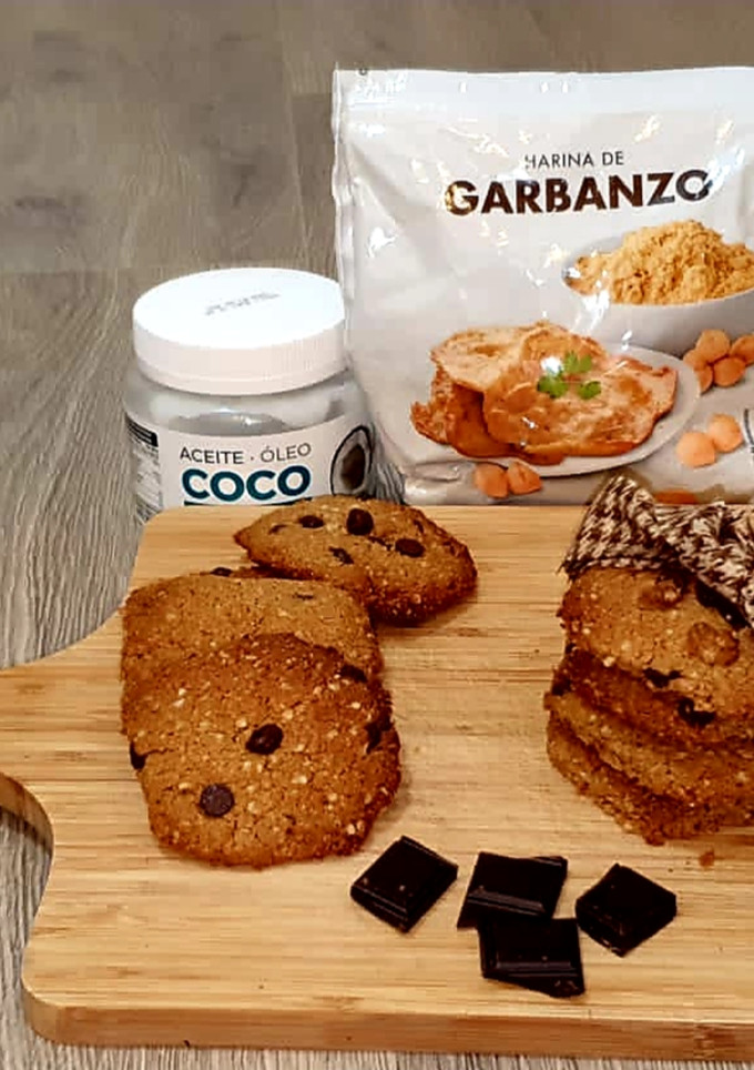 Una foto de Galletas de harina de garbanzos, avena y pepitas de chocolate 🍪