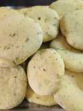 Pancitos saborizados de verdeo, ciboulette y orégano