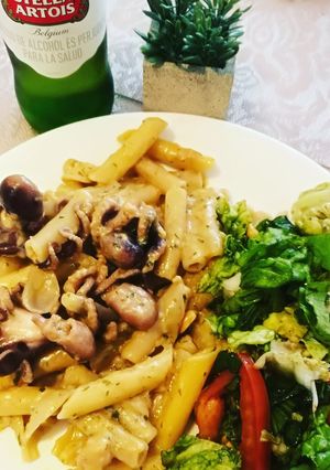 Una foto de Pasta Penne con Pulpitos Baby