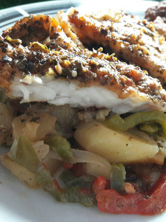 Una foto de Pescado en colchón de vegetales