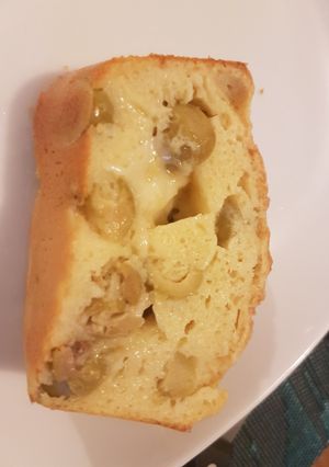 Une photo de Cake au vin blanc et aux olives