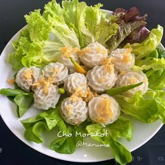 A picture of Cho Morakot (Bouquet of emeralds).