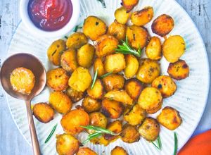 Una foto de Papas Crocantes al Horno: Receta Sencilla y Deliciosa