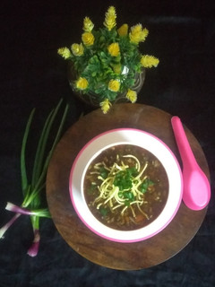 મનચાઉ સૂપ(Manchow soup recipe in gujarati) રેસીપી મુખ્ય ફોટો
