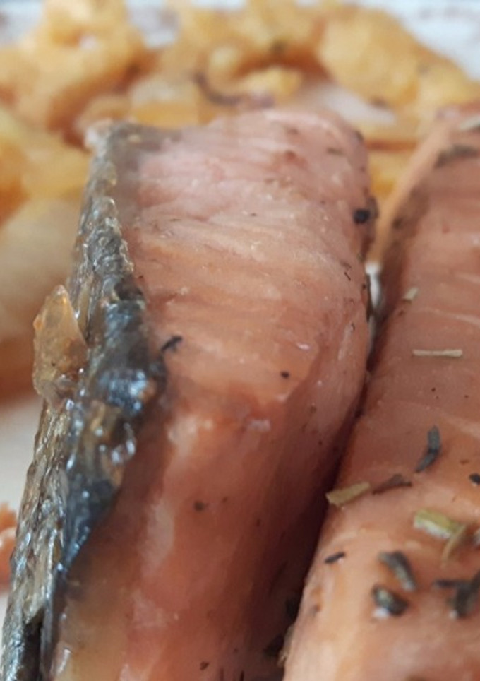 Una foto de Salmón marinado con salsa de soja