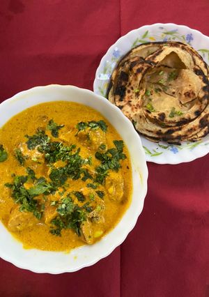 A picture of Tandoori chaap with lachha paratha (panjabi style).