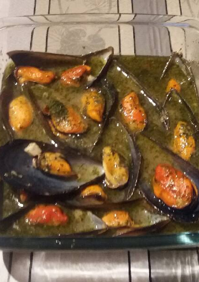 Una foto de Mejillones en salsa verde