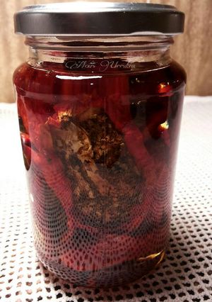 Foto principal de Tomates secos sabor anchoas y albahaca en aceite