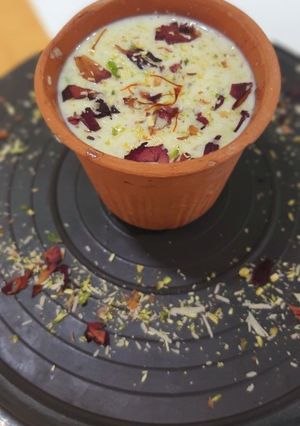 ડ્રાયફ્રુટ મસાલા દૂધ (Dryfruit Masala Milk Recipe In Gujarati) રેસીપી મુખ્ય ફોટો