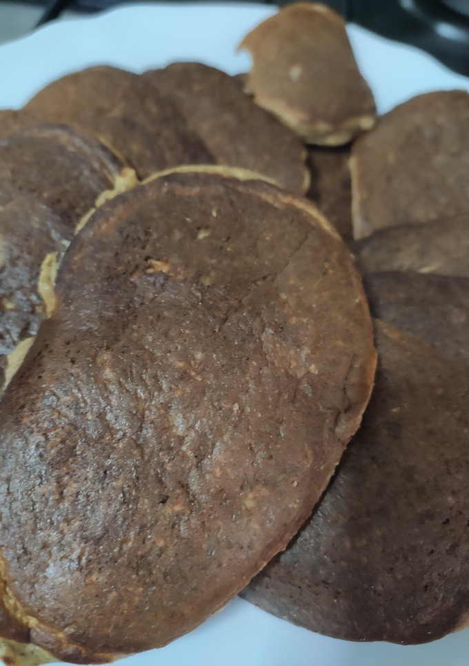 Una foto de Tortitas de avena (sin gluten) y plátano, sin azúcar