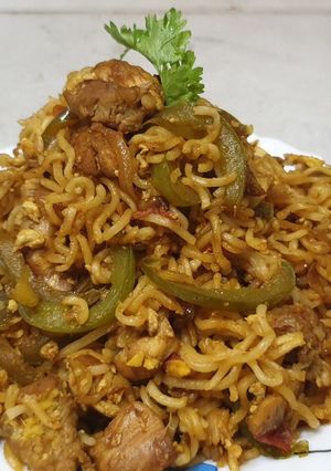 Chicken fried Maggie রেসিপির প্রধান ছবি