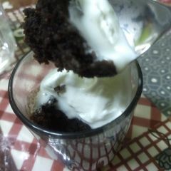 A picture of Oreo mug cake.