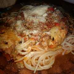 Una foto de Spaghetti con tuco de pollo