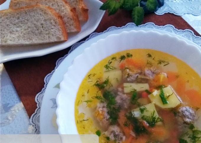 Суп с овощами и фрикадельками