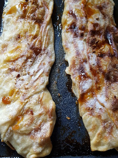 Una foto de Strudel de manzana tipo alemán