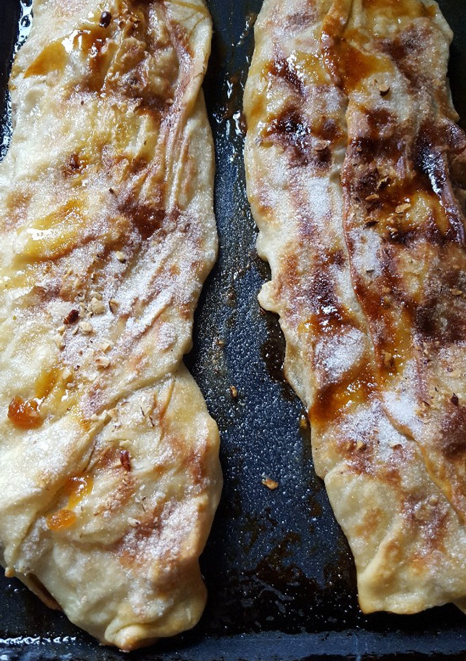 Una foto de Strudel de manzana tipo alemán