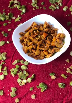 કંકોડા નું શાક (Kantola Shak Recipe In Gujarati) રેસીપી મુખ્ય ફોટો