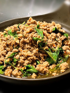 A picture of Thai Stir fry beef with basil leaves. กระเพราเนื้อสับ.
