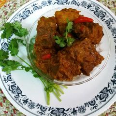 A picture of Dimer dhoka / steamed egg cake curry.