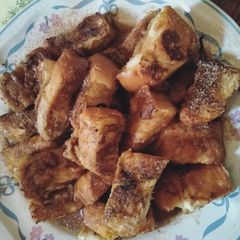 A picture of Sweet Hawaiian Roll French Toast Bites.