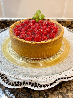 Una foto de Tarta de requesón con chocolate y frambuesas