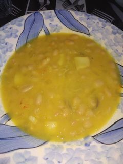 Una foto de Judías con almejas, potón y gambas peladas