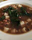 Frijoles con pasta y acelgas