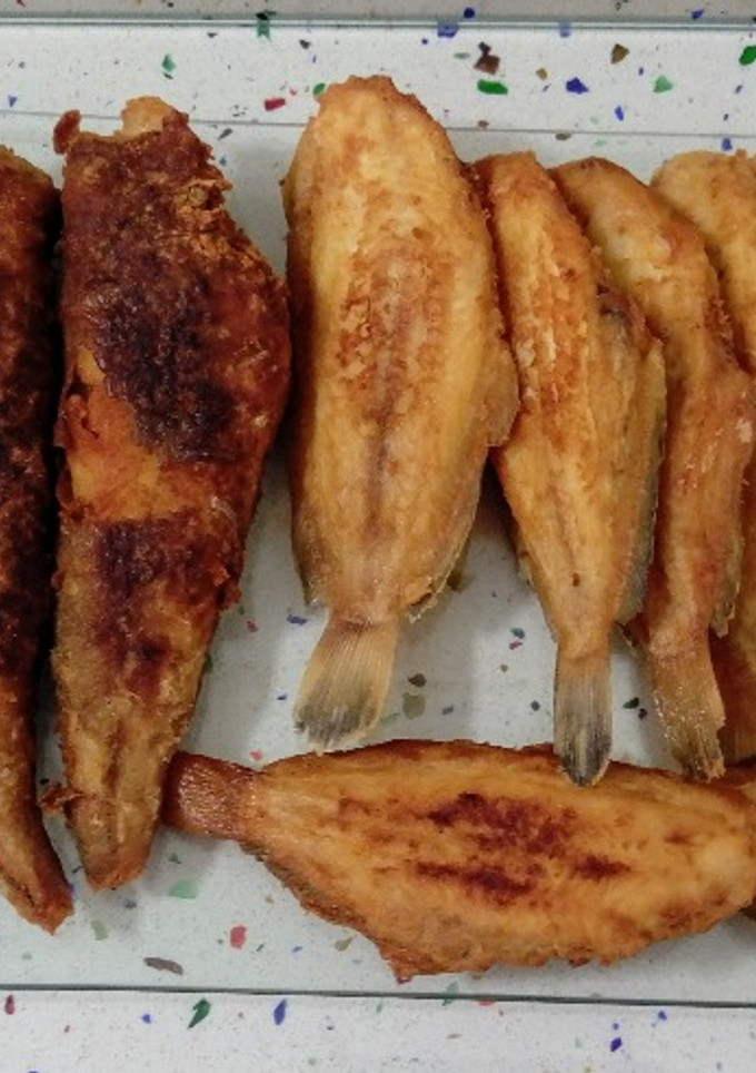 Una foto de Pescadito frito con ensalada de brotes