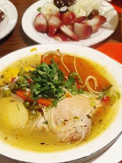 Una foto de Cazuela de Pollo con cabello de ángel