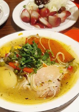 Una foto de Cazuela de Pollo con cabello de ángel